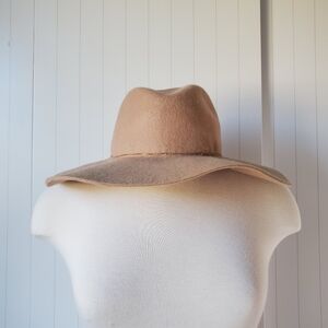 Hinge Womens Hat 100% Wool Taupe Light One Size Adjustable Fit Classic